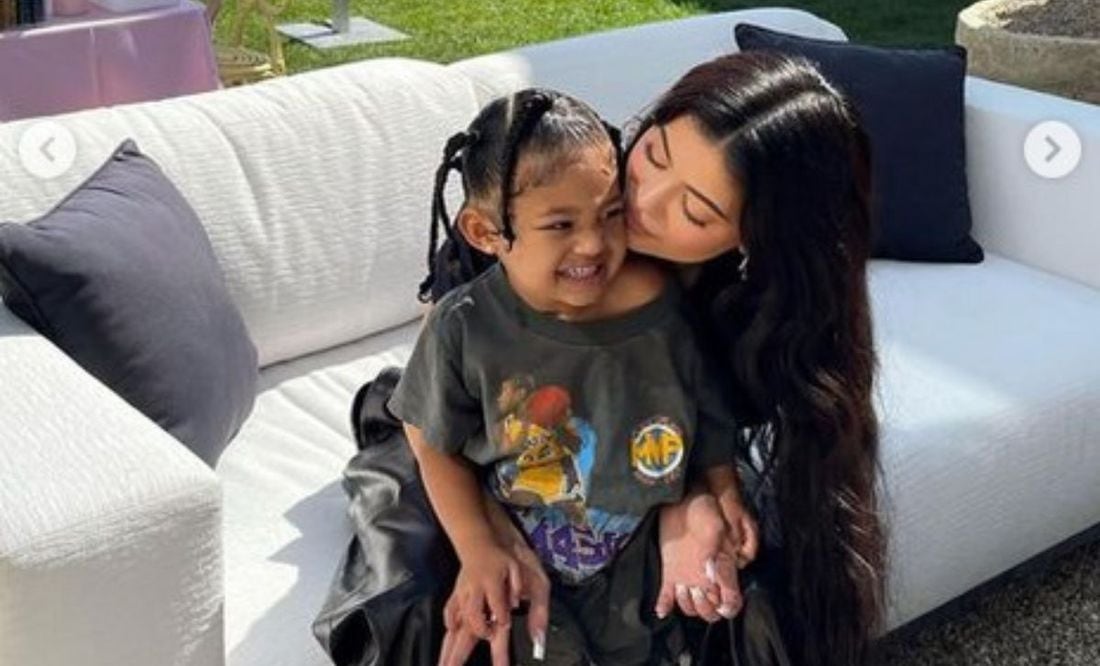 Kylie Jenner y su hija Stormi Webster usan el mismo vestido de