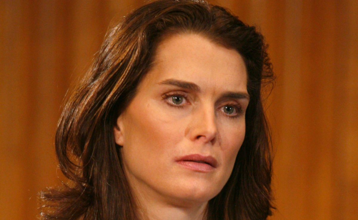 Brooke Shields recuerda incómodas escenas en película 