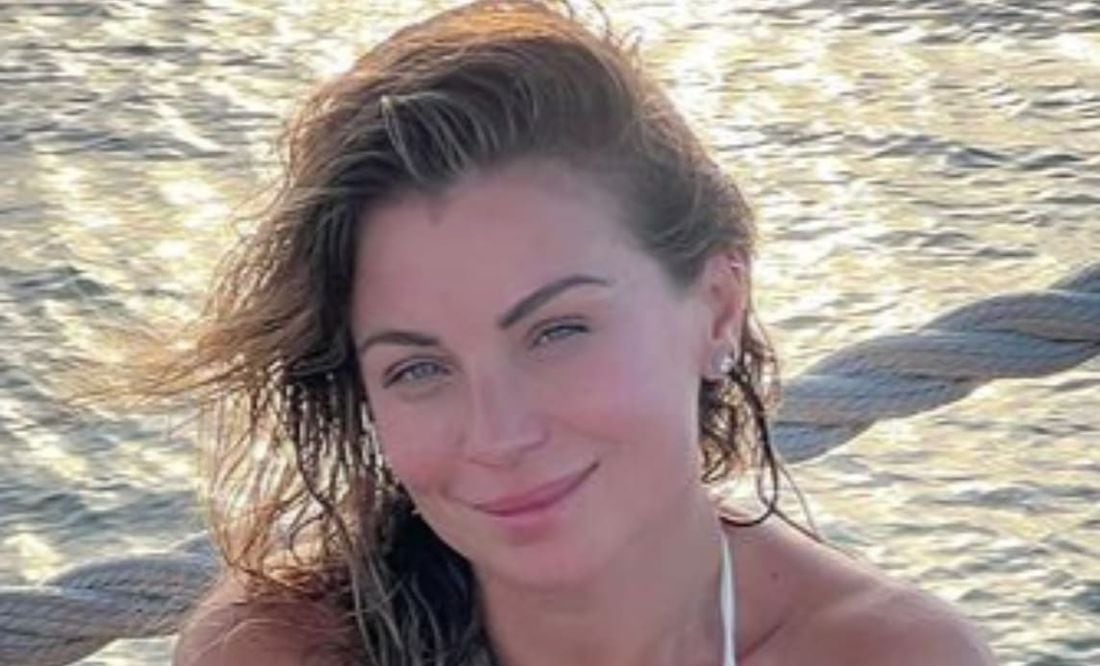 Ludwika Paleta desde el mar presume su tonificado abdomen con