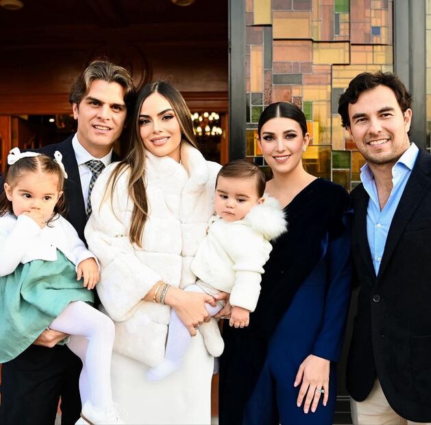 Ximena Navarrete y Juan Carlos Valladares con sus hijos, con Sergio 'Checo' Pérez y Carola Martínez / Foto: Instagram