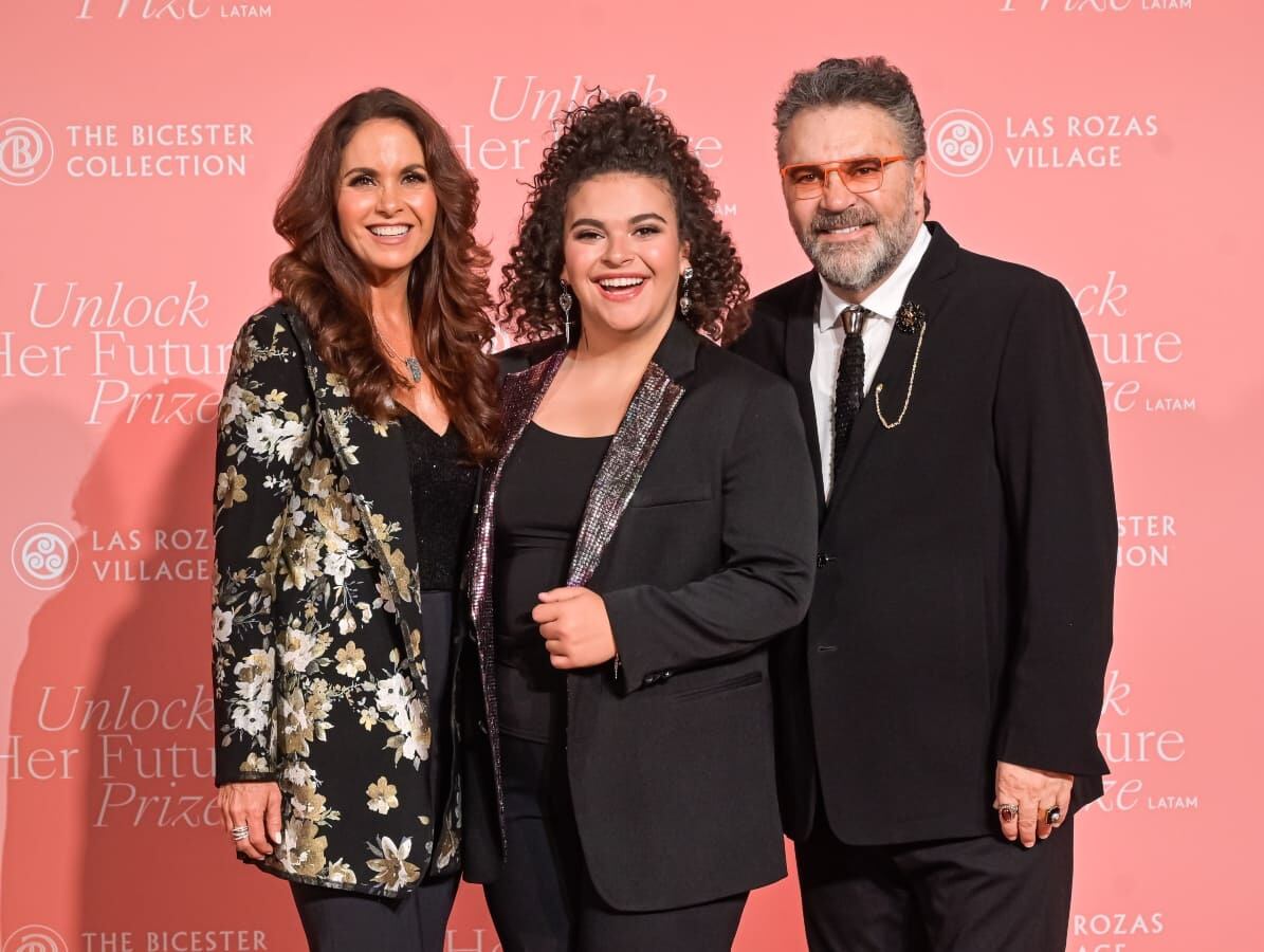 Lucerito Mijares y su encantador debut en Europa junto a sus papás